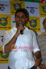 Abhishek Bachchan at Dum Maro Dum DVD launch in Shoppers Stop, Mumbai on 4th June 2011 (26).JPG